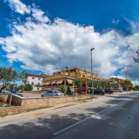 Vilola Bed and Breakfast Zambratija  Buitenkant foto