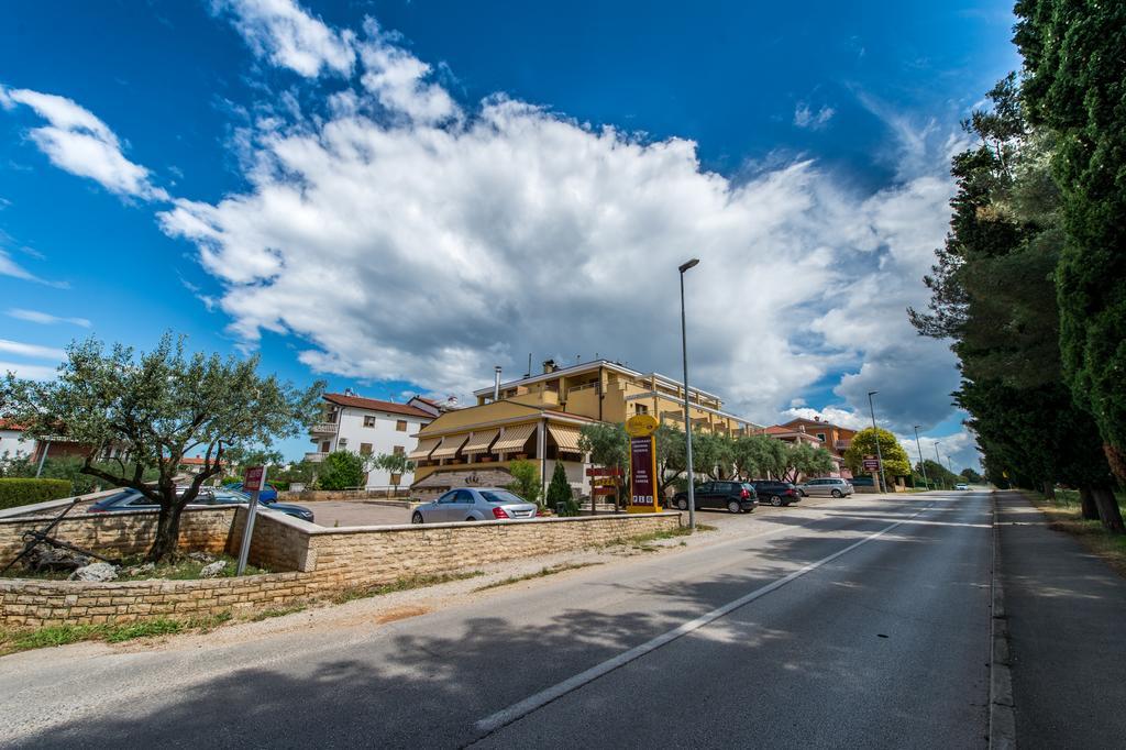 Vilola Bed and Breakfast Zambratija  Buitenkant foto