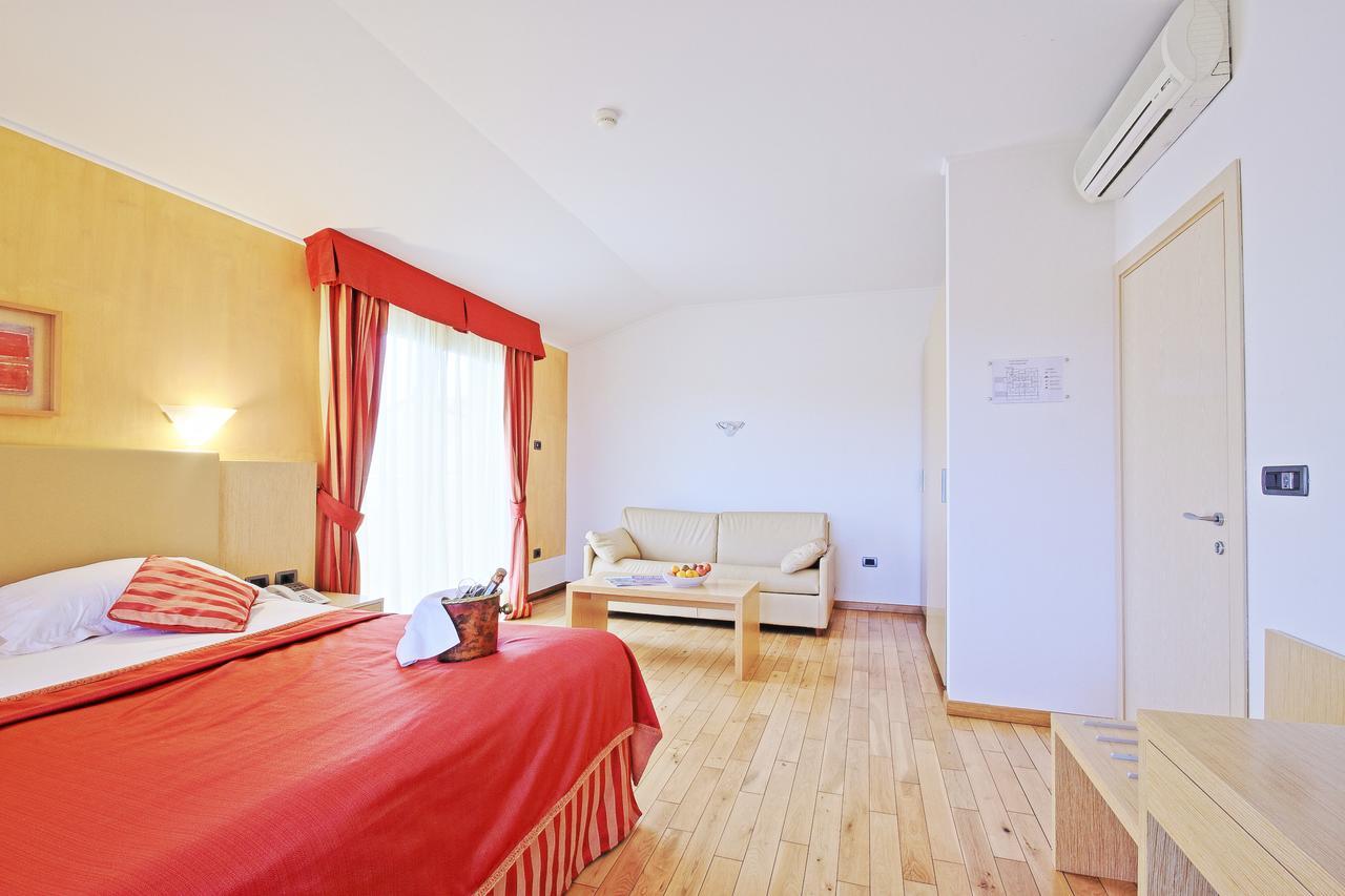 Vilola Bed and Breakfast Zambratija  Buitenkant foto