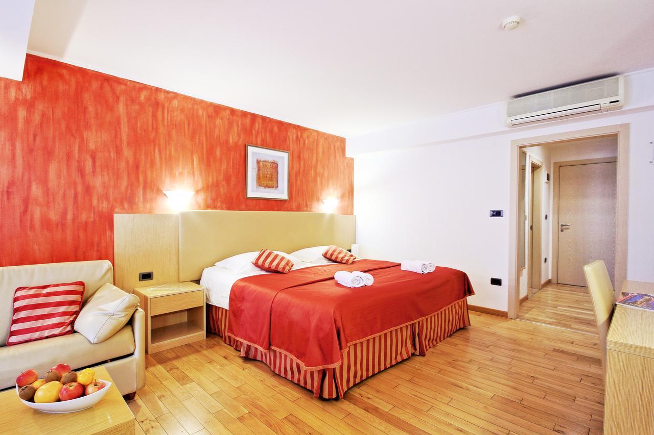 Vilola Bed and Breakfast Zambratija  Kamer foto