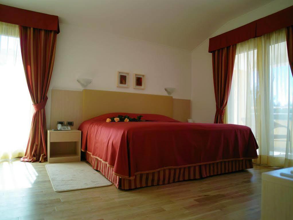 Vilola Bed and Breakfast Zambratija  Buitenkant foto