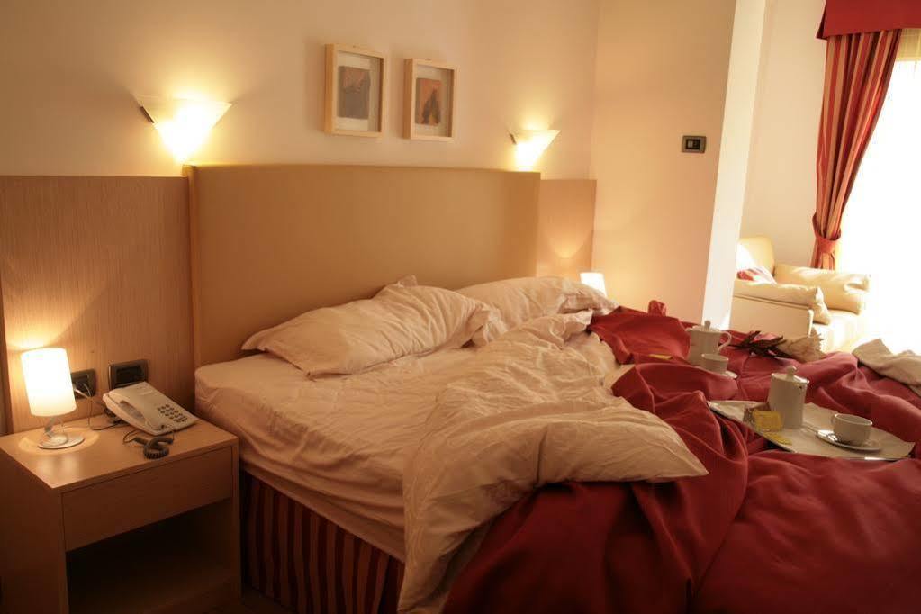 Vilola Bed and Breakfast Zambratija  Buitenkant foto