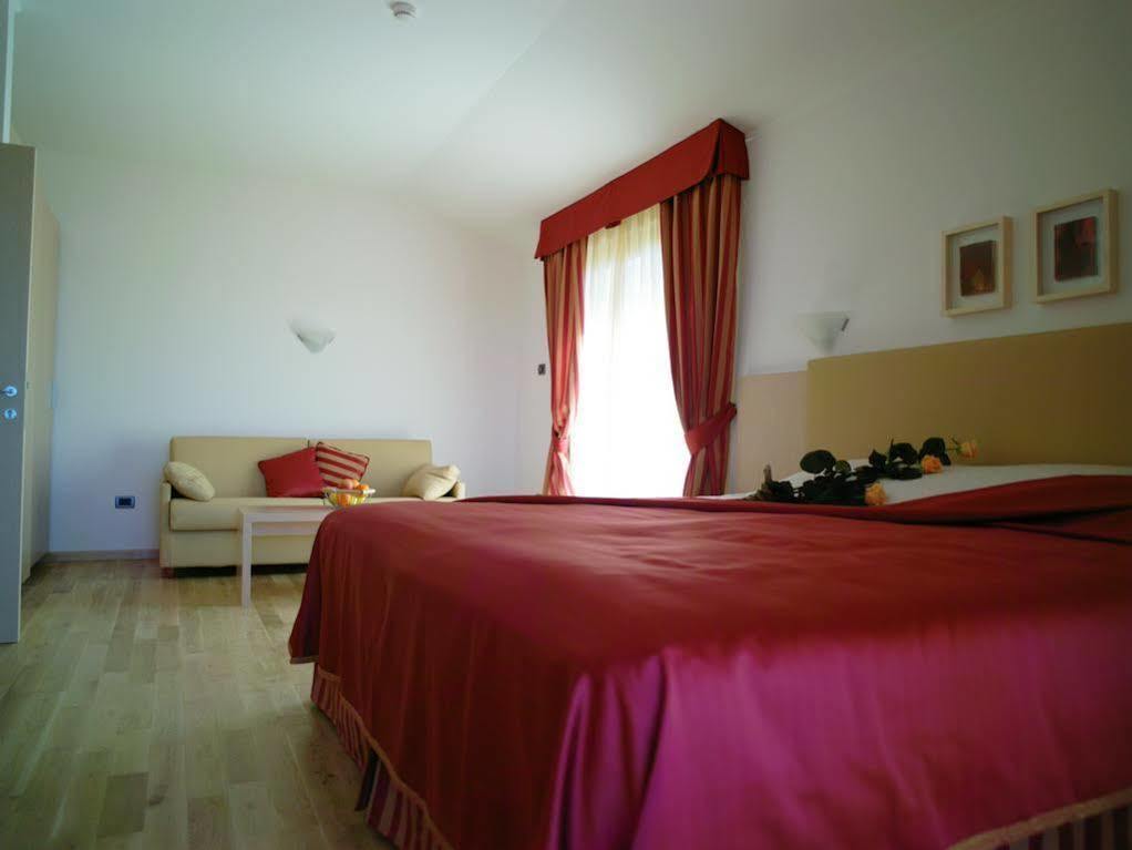 Vilola Bed and Breakfast Zambratija  Buitenkant foto
