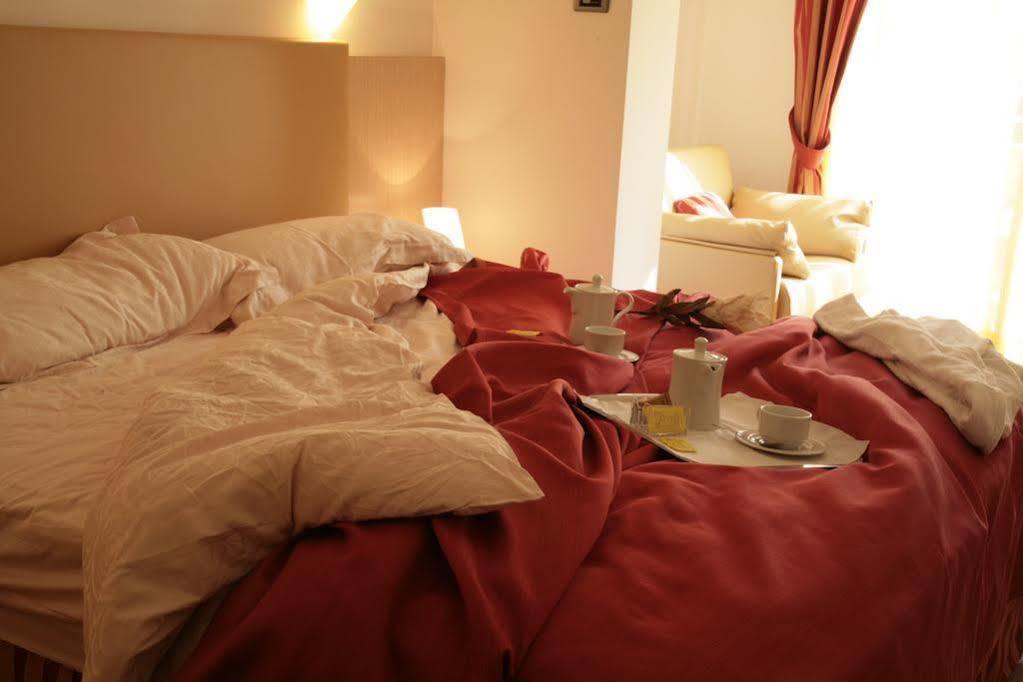 Vilola Bed and Breakfast Zambratija  Buitenkant foto