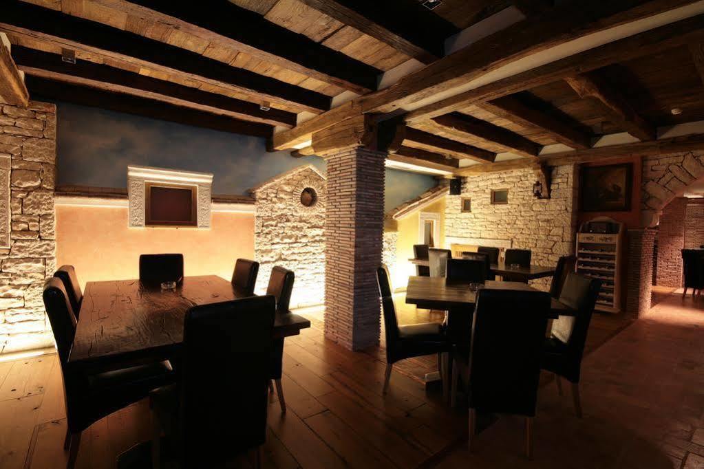 Vilola Bed and Breakfast Zambratija  Buitenkant foto