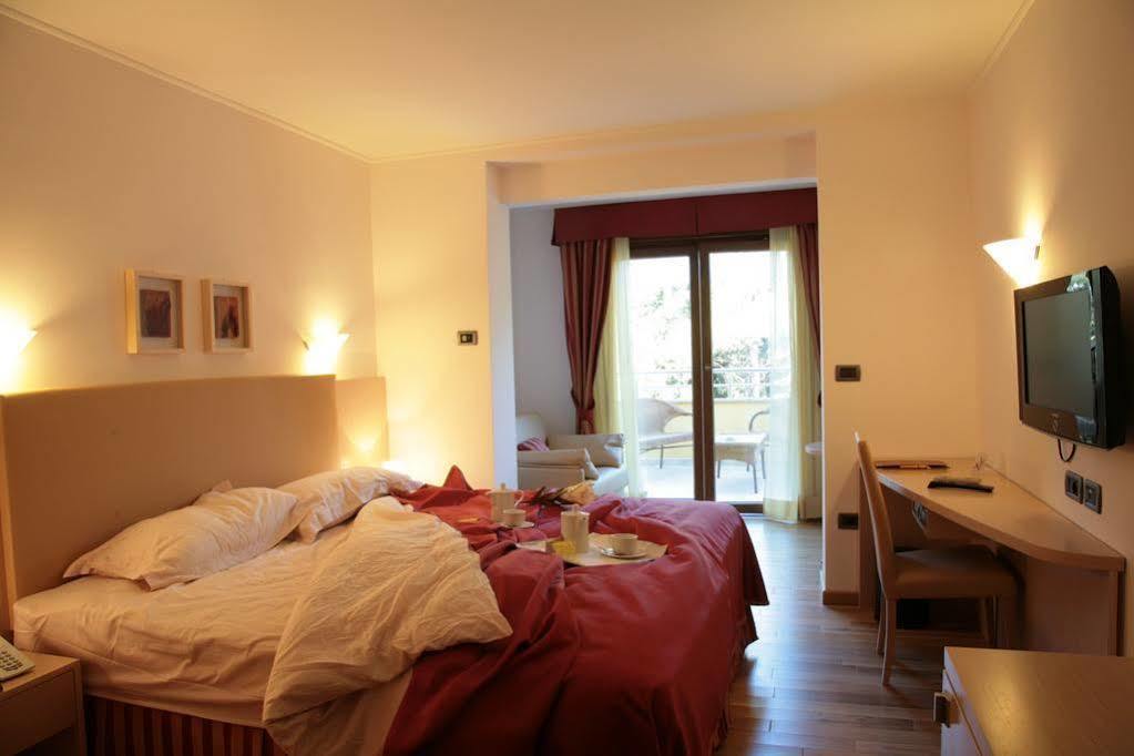 Vilola Bed and Breakfast Zambratija  Buitenkant foto