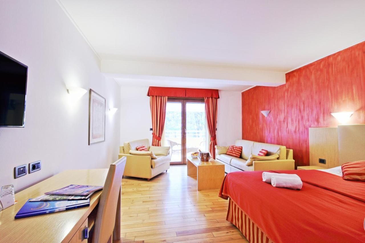 Vilola Bed and Breakfast Zambratija  Kamer foto